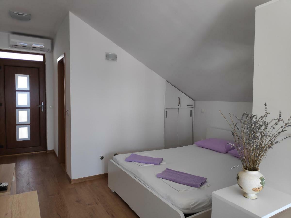Apartman Anicic โปดาซา ภายนอก รูปภาพ